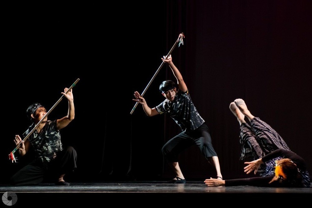 Pamugun is a choreography premiered in the concert titled Pangalay at Maskara in 2024. 